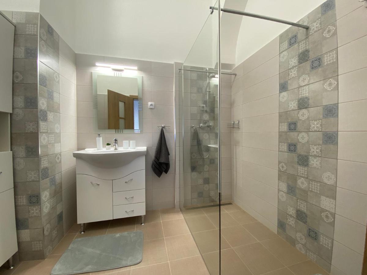 Rad-var Apartmanhaz Apartmán Eger