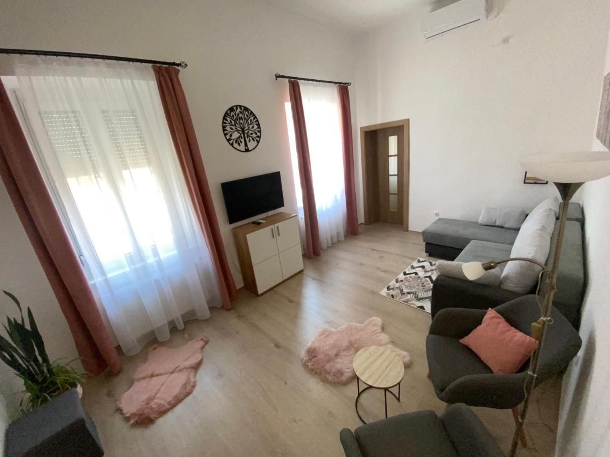 Rad-var Apartmanhaz Eger